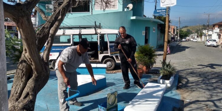 Prefeitura executa serviços de desassoreamento no Córrego Mãe Isabel na Topolândia