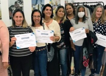 Fundo Social de Caraguatatuba certifica 19 alunas em cursos de Costura e Lingerie