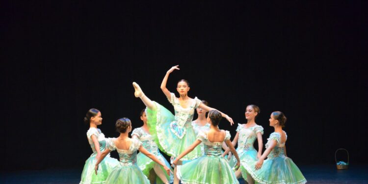 Bailarinos de Caraguatatuba são destaque no Festival ‘Caraguá em Danças’ e recebem mais de 30 premiações