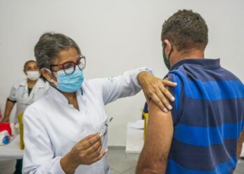 Centro e Boraceia recebem Corujão da Vacinação nesta semana