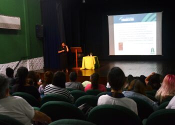 Orientadores participam de workshop voltado à inclusão e melhor atendimento nas Oficinas Culturais