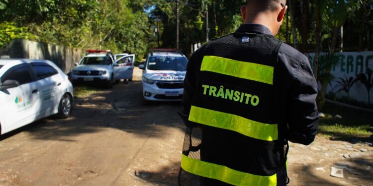 Operação ‘Ferro Velho’ de Bertioga apreende cabos de telefonia
