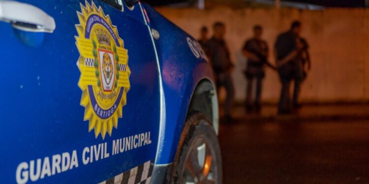 Guarda Civil Municipal de Bertioga detém casal por furto de fios