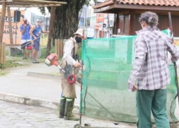 Prefeitura chama mais bolsistas do PEAD para executar limpeza pública de Caraguatatuba