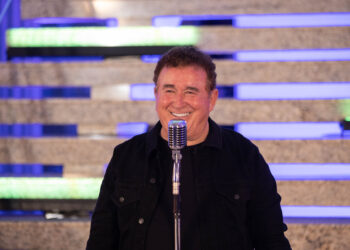 Amado Batista marca presença na segunda noite do São João na Praia