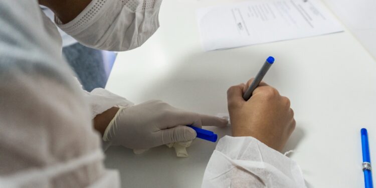 Bertioga realiza testes de Covid-19 em escolas municipais