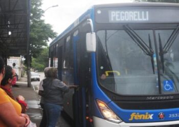 A partir deste sábado usuários de ônibus terão que ter o cartão da nova empresa Expresso Fênix para utilizar o serviço