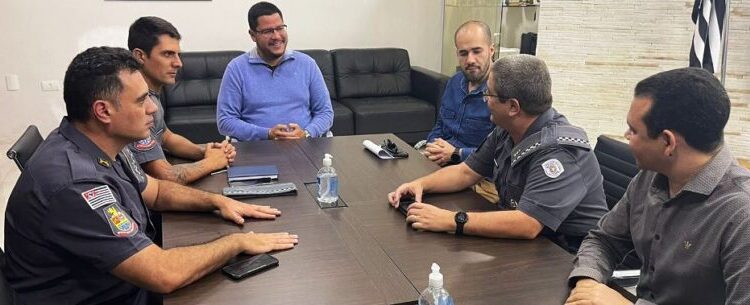 Prefeito Aguilar Junior recebe novo comandante da PM e reforça pedido de construção da sede oficial da Força Tática