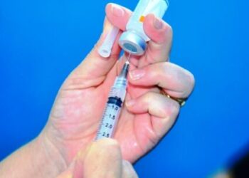 Caraguatatuba aplica 4ª dose de vacina contra Covid-19 em maiores de 40 anos e 5ª dose em imunossuprimidos maiores de 50