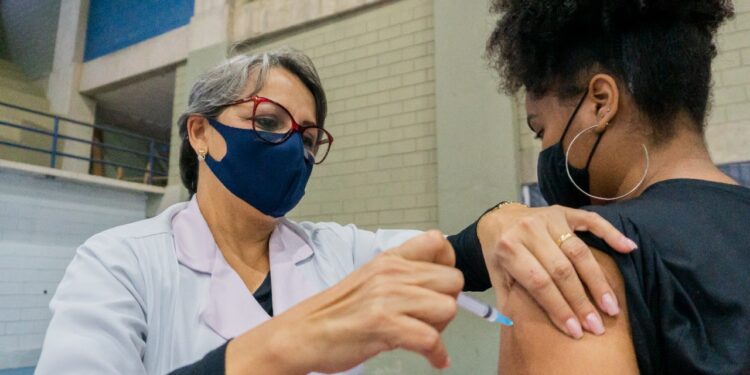 UBS Mirosam, no Chácaras, recebe Corujão da Vacinação nesta terça (7)