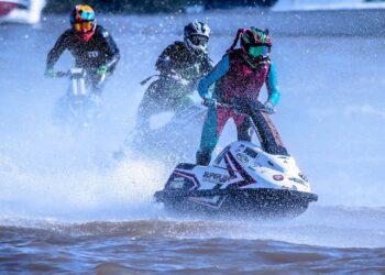 CAMPEONATO BRASILEIRO DE JET SKI VOLTA A TER  REPRESENTANTE FEMININA COM SIMONE ZANOTTI
