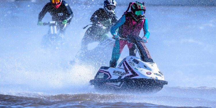 CAMPEONATO BRASILEIRO DE JET SKI VOLTA A TER  REPRESENTANTE FEMININA COM SIMONE ZANOTTI