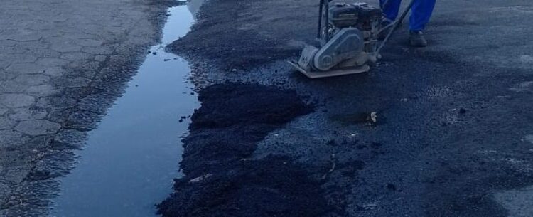 Prefeitura de Caraguatatuba realiza operação Tapa-Buracos e limpeza de pontos de ônibus de Norte a Sul da cidade