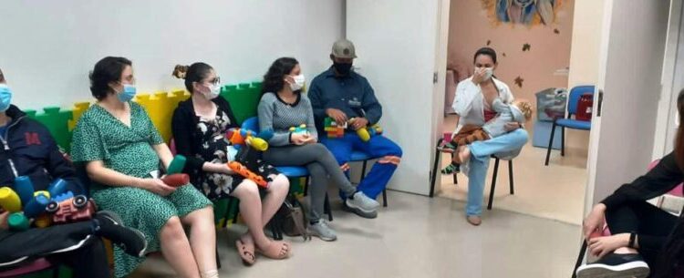 Banco de Leite Humano de Caraguatatuba oferece curso para ensinar pais nos primeiros cuidados com o bebê