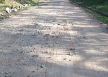 Prefeitura de Caraguatatuba nivela 6,7 mil m² de vias no Verde Mar