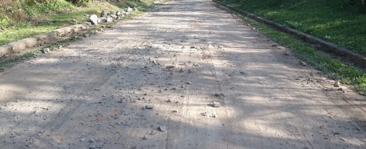 Prefeitura de Caraguatatuba nivela 6,7 mil m² de vias no Verde Mar