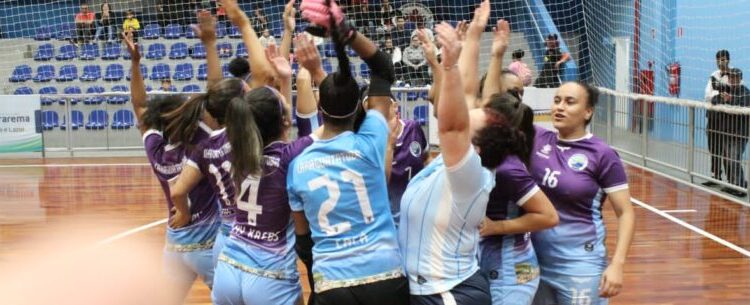 Equipe de futsal feminino de Caraguatatuba é campeã invicta da Copa Regional de Guararema