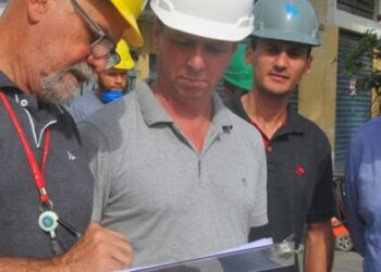 Secretaria de Obras Públicas se reúne com representantes da Sabesp para tratar sobre repavimentação asfáltica