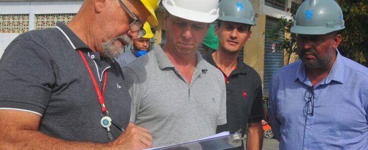 Secretaria de Obras Públicas se reúne com representantes da Sabesp para tratar sobre repavimentação asfáltica