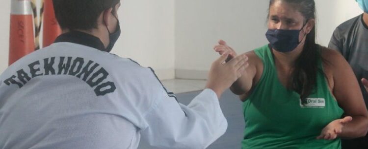 Caraguatatuba promove aula aberta de Taekwondo no espaço Praia Para Todos no dia 16 de julho