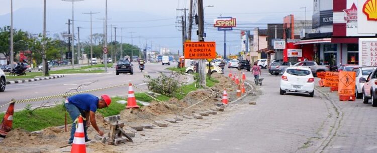 Obras de revitalização da ciclovia na Rodovia SP-55 seguem em ritmo acelerado e chegam ao Poiares
