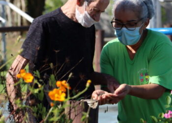 Idosos e PcD atendidos pela Prefeitura de Caraguatatuba tem um dia diferente na Praça Sensorial