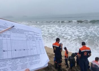 Agentes da Defesa Civil do Litoral Norte fazem capacitação em Caraguatatuba para alertas de mar grosso e ressaca marinha