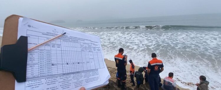 Agentes da Defesa Civil do Litoral Norte fazem capacitação em Caraguatatuba para alertas de mar grosso e ressaca marinha