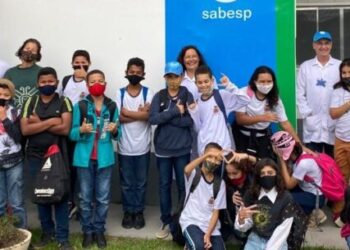 Alunos de Caraguatatuba visitam Estação de Tratamento de Água da Sabesp