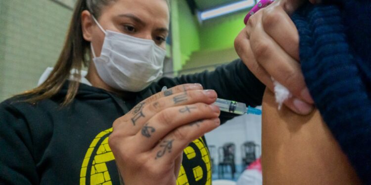 Bertioga realiza Corujão de Vacinação contra a Covid-19, gripe e sarampo a partir desta terça (12)