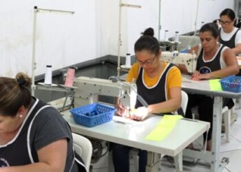 Curso de Iniciação à Costura possibilita nova renda para 36 alunas do Fundo Social de Caraguatatuba