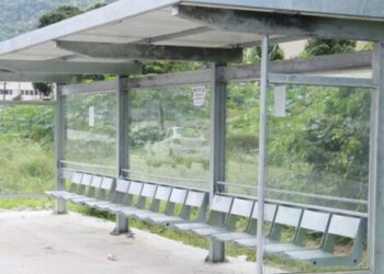 Caraguatatuba recebe 11 novos abrigos de ônibus e realiza vistoria dos locais para instalação