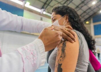 Bertioga libera 4ª dose da vacina contra a Covid-19 para pessoas de 35 anos ou mais a partir desta terça (12)