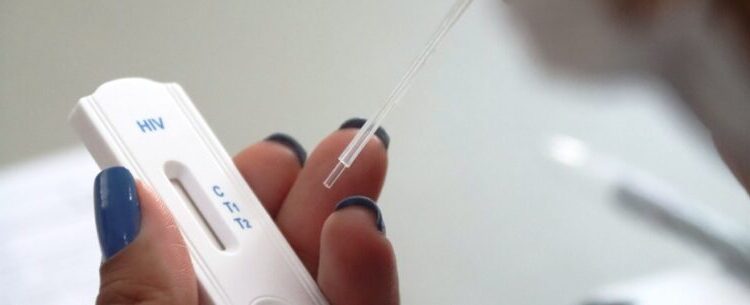 Profissionais de saúde de Caraguatatuba iniciam aula prática para aplicar teste rápido de HIV, Hepatites e Sífilis