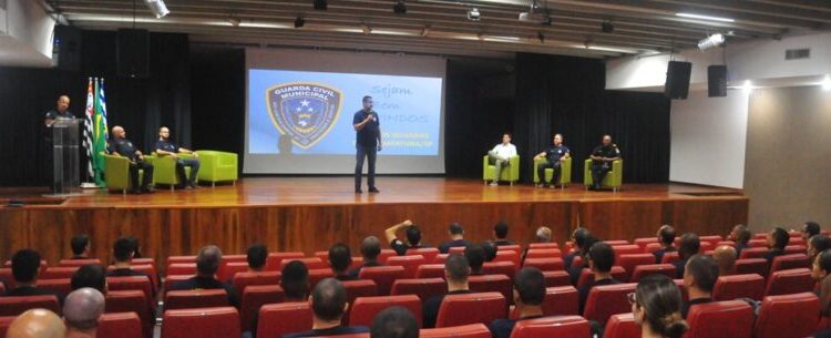 “Eu quero deixar um legado e vocês fazem parte disso”, diz prefeito de Caraguatatuba em aula inaugural da Guarda Civil Municipal