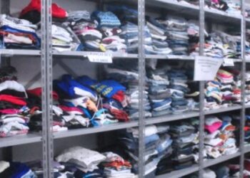 Fundo Social de Caraguatatuba doa mais de 15 mil peças de roupas e atende 557 famílias no primeiro semestre