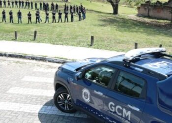 Prefeito de Caraguatatuba apresenta nova viatura aos alunos da Guarda Civil Municipal