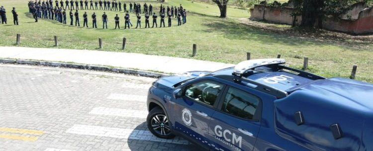 Prefeito de Caraguatatuba apresenta nova viatura aos alunos da Guarda Civil Municipal