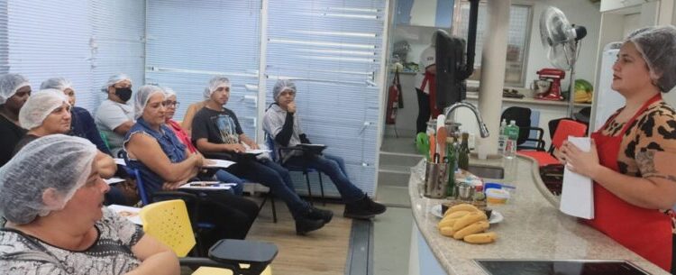 Famílias do Residencial Getuba aprovam cursos oferecidos pela Prefeitura e Sesi para geração de renda