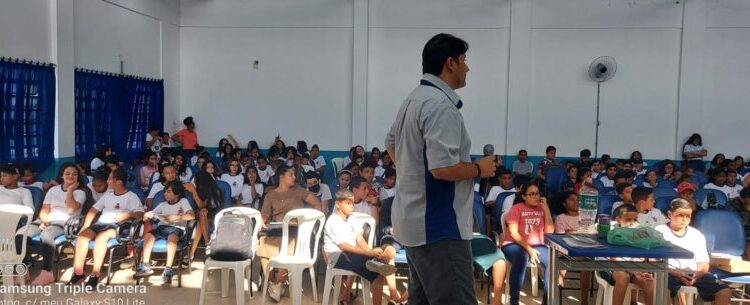 Palestras conscientizam alunos da rede municipal de Caraguatatuba sobre o risco do uso de cerol