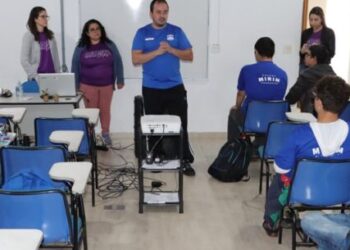 Agosto Lilás: Integrantes da Guarda Mirim de Caraguatatuba assistem palestra sobre Lei Maria da Penha