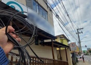 Prefeitura e Procon de Caraguatatuba se reúnem com EDP em busca de soluções para ocorrências de fios soltos