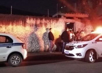 Fiscalização da Prefeitura e Polícia Militar fecham festa clandestina em Caraguatatuba