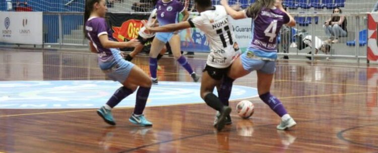 Futsal feminino de Caraguatatuba realiza seletiva de atletas no dia 27 de agosto