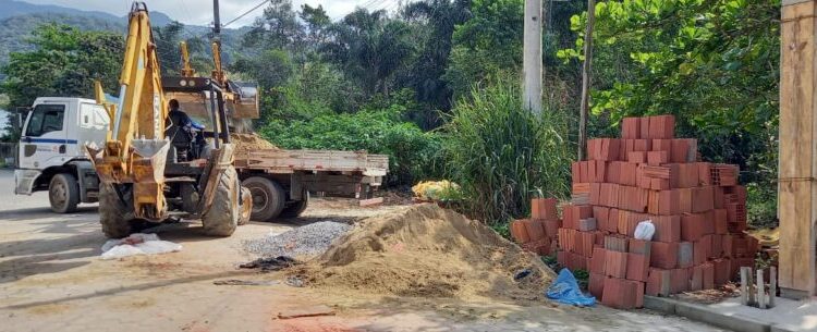 Ação da Prefeitura de Caraguatatuba recupera área de preservação invadida no bairro Rio do Ouro