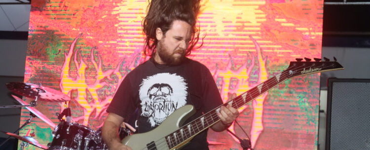 Extreme Fest Rock reúne fãs de heavy metal em Caraguatatuba