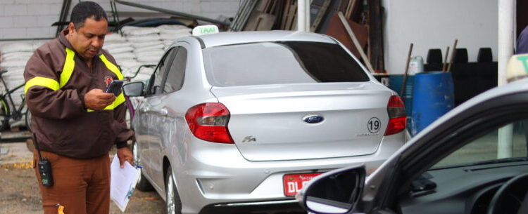 Prefeitura de Caraguatatuba realiza vistorias para renovação de alvarás dos taxistas