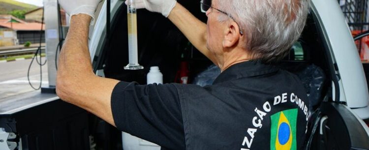 Força-tarefa do Procon de Caraguatatuba e ANP fiscaliza qualidade e preços de combustíveis