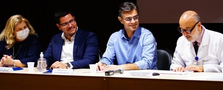 Governador Rodrigo Garcia visita Centro de Oncologia do LN e anuncia projeto de duplicação da SP-55