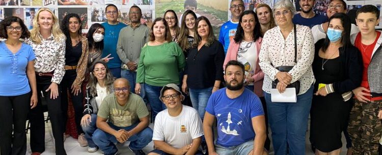 Caraguatatuba desenvolve cadernos sobre educação ambiental e capacita professores